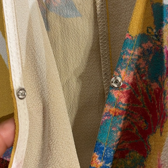 Women’s M Crop Top Blouse Wide Long Sleeve Elastic Waist Snap closure V Neckline - Picture 6 of 10